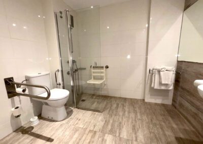 habitacion adaptada aseo